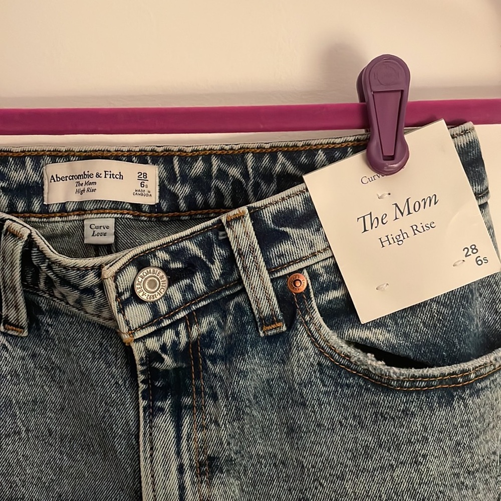 Abercrombie and fitch 28 6s med wash high rise curve love mom jeans